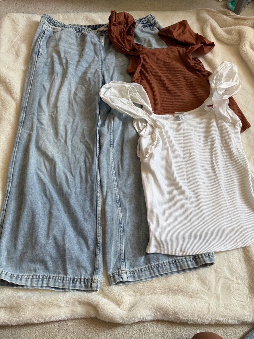 H&M Light Blue Elastic Waist Denim Pants & A New Day Shirts in White and Rust